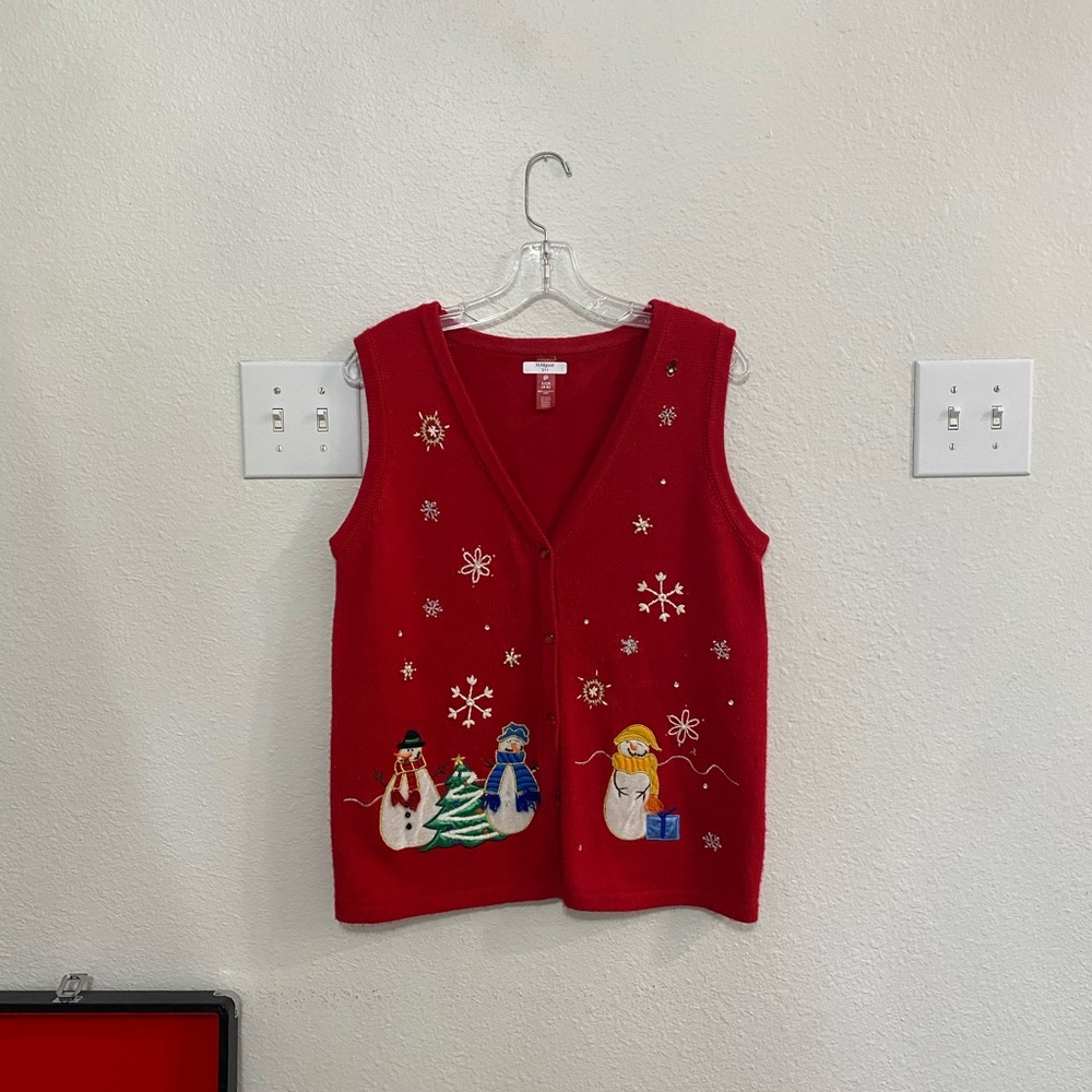 Vintage Red Christmas sweater vest with snowmen and snowflakes #winterwarmth